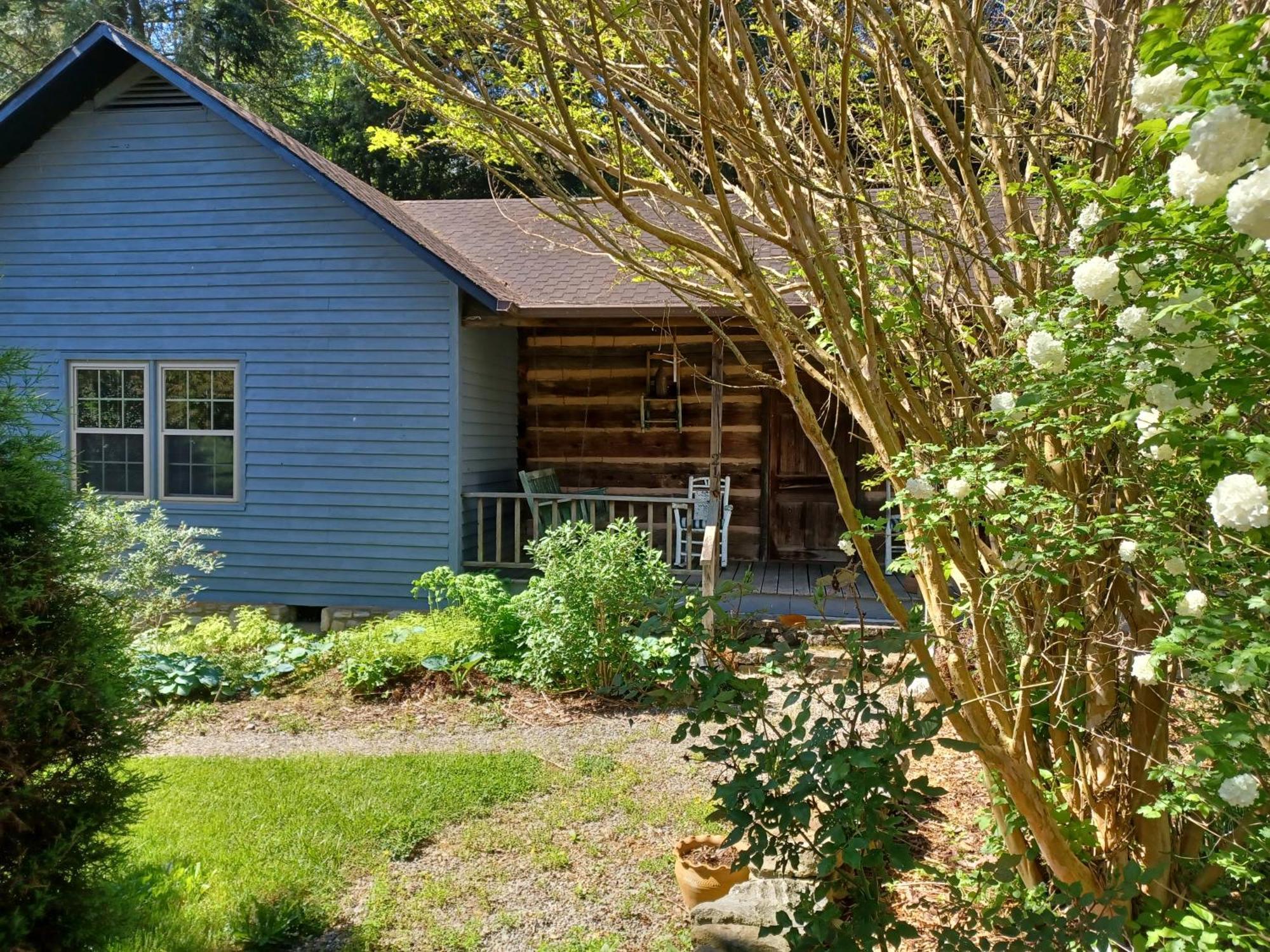 Restored1850S Log Cabin, With Gazebo And Gardens! 1 Mile To Downtown 웨버빌 외부 사진
