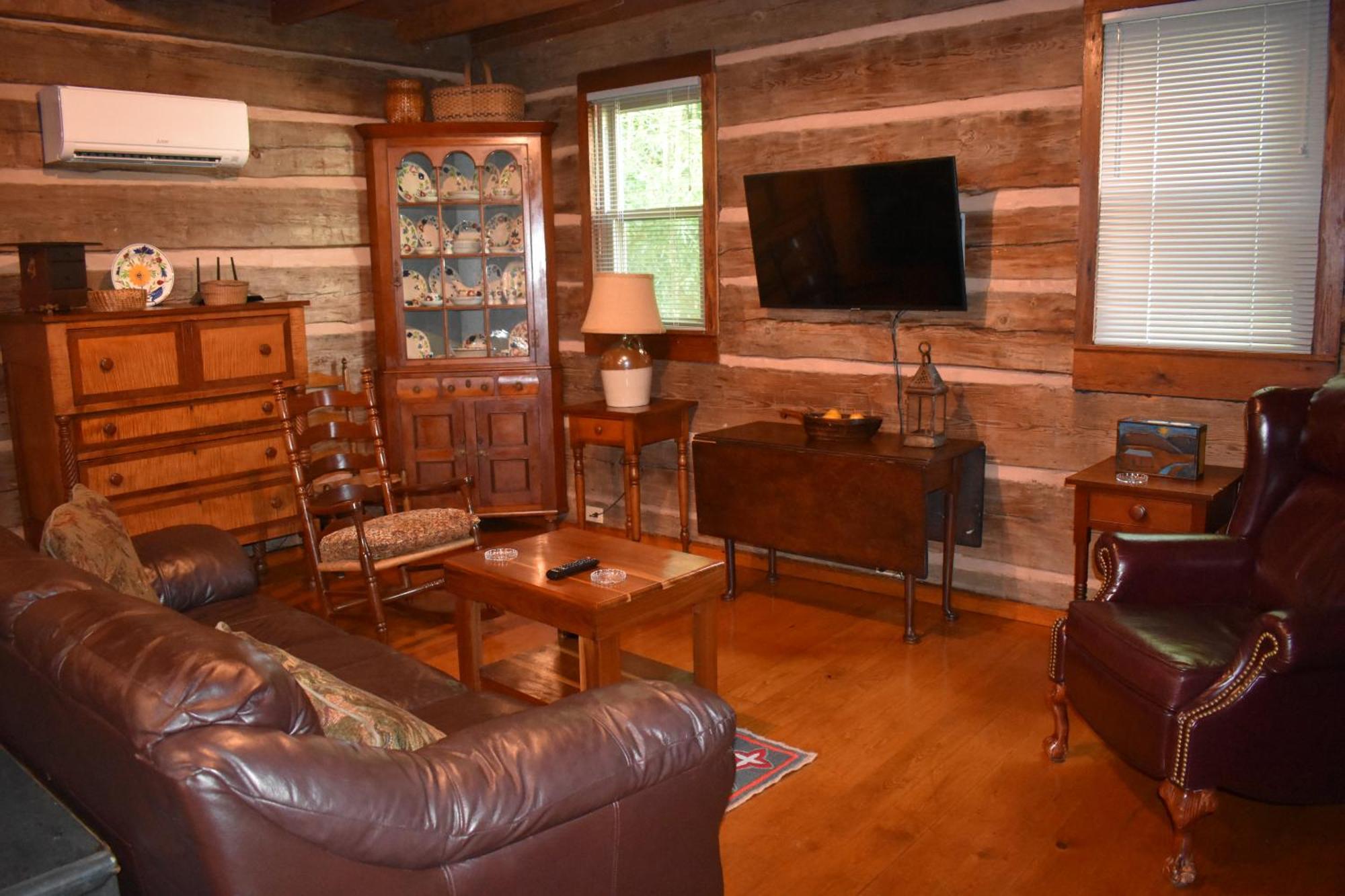 Restored1850S Log Cabin, With Gazebo And Gardens! 1 Mile To Downtown 웨버빌 외부 사진